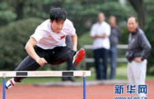 亚洲飞行员刘翔视频,翱翔蓝天，挑战极限的空中英雄